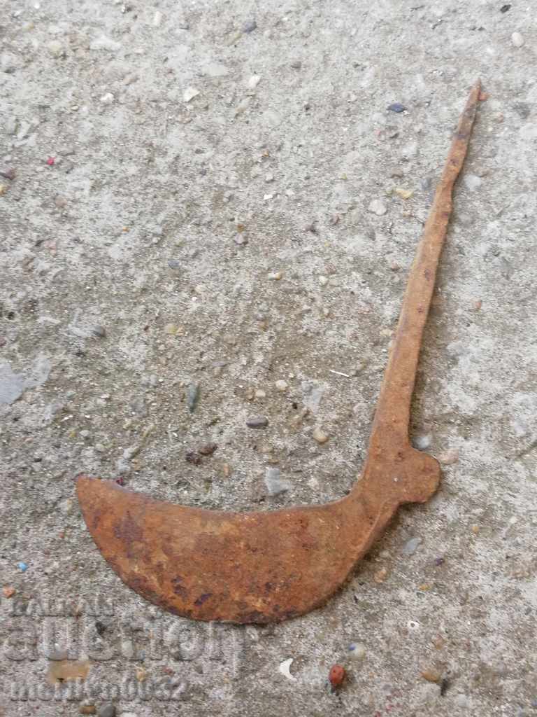 Delivery of Old handmade hammer, wrought iron mignon Delivery of Old handmade hammer, wrought iron mignon