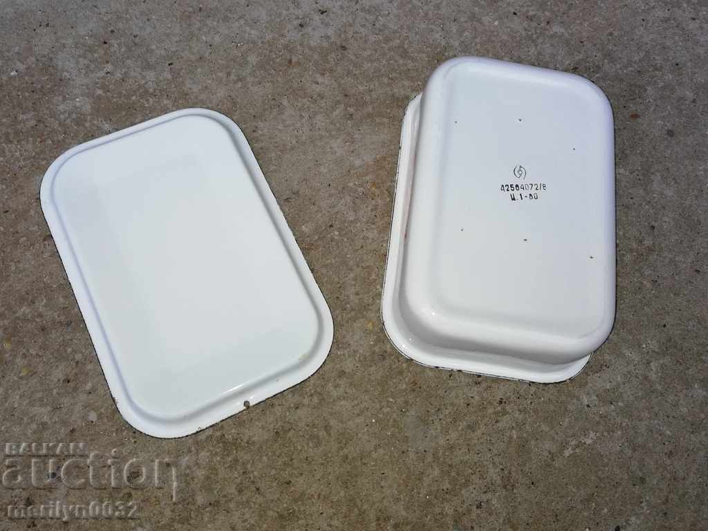 Auction Old enamel food box, enamel dish, jug Auction Old enamel food box, enamel dish, jug
