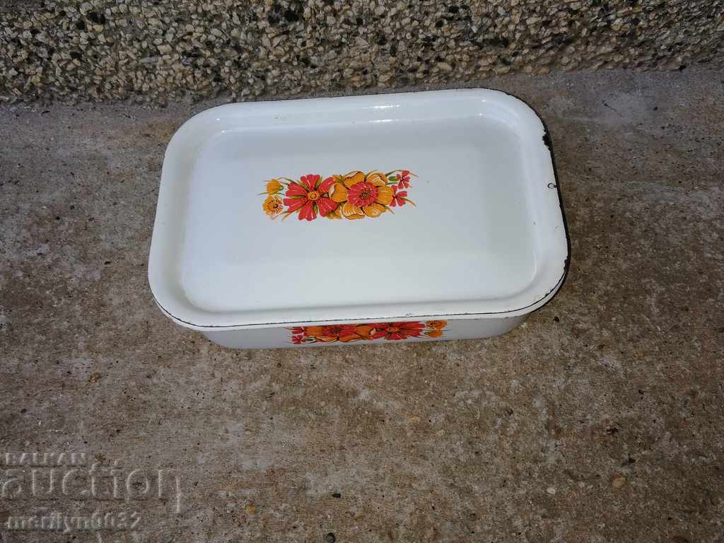 Old enamel food box, enamel dish, jug Old enamel food box, enamel dish, jug