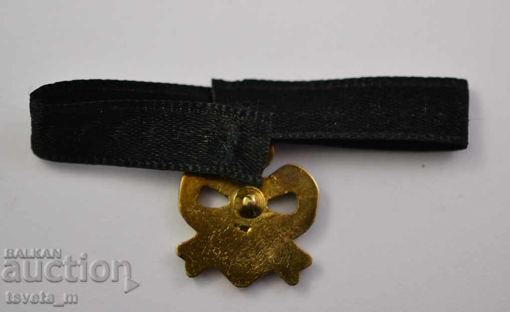 Μια καρφίτσα με τιμή € 1.00 | 1.96 BGN Μια καρφίτσα με τιμή € 1.00 | 1.96 BGN