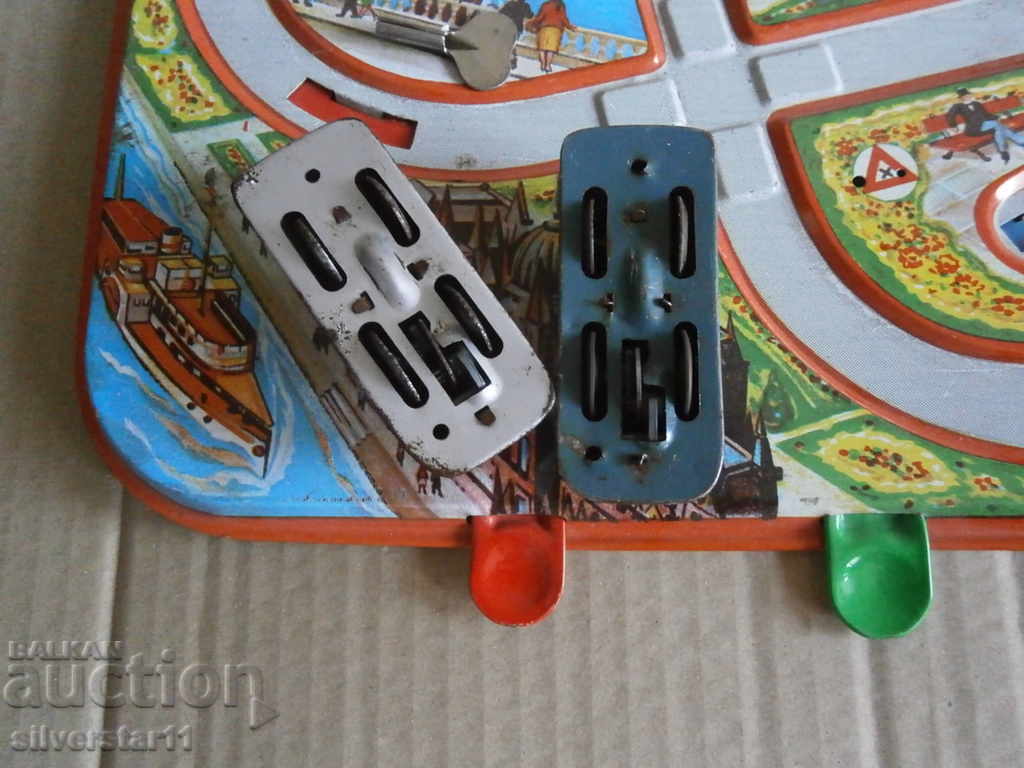 Delivery of a metal track with two metal trolleys and a key Delivery of a metal track with two metal trolleys and a key