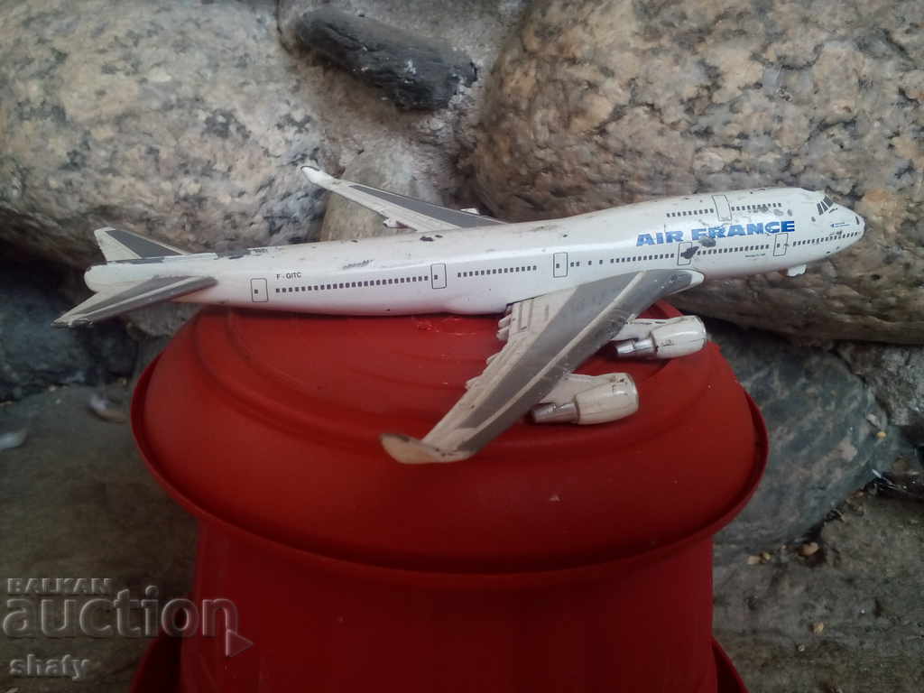 Old metal plane. with price 10.00 BGN | € 5.11 Old metal plane. with price 10.00 BGN | € 5.11