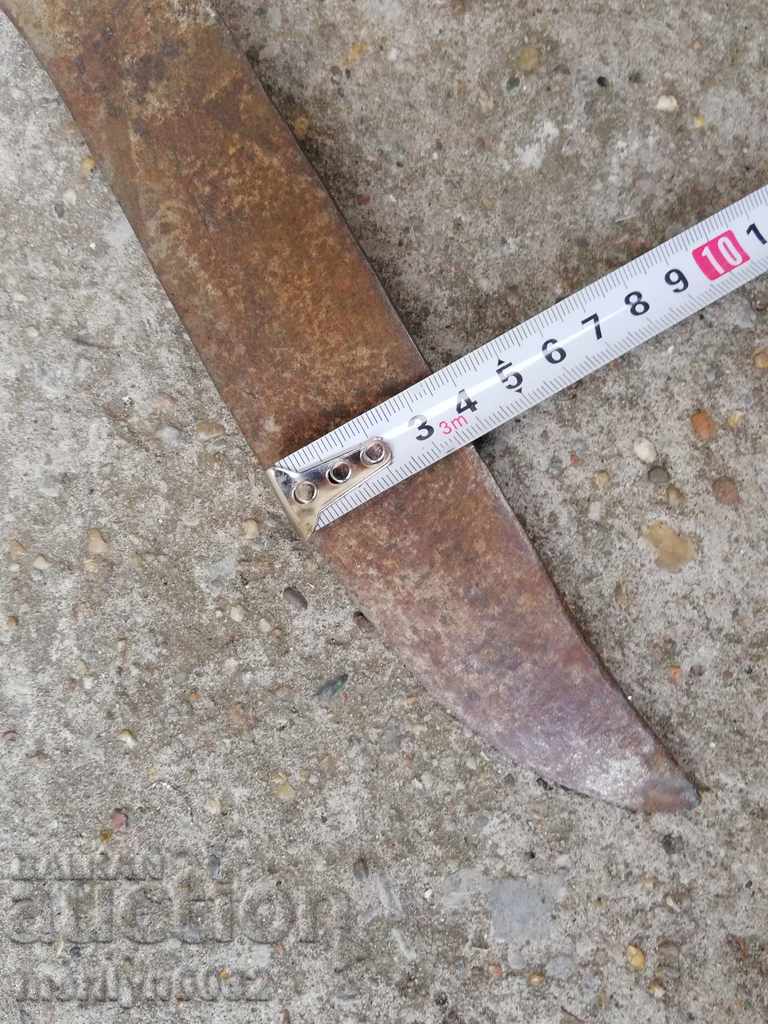 Auction  An old knife with buffalo horns without a karaoke karaoke, a dagger