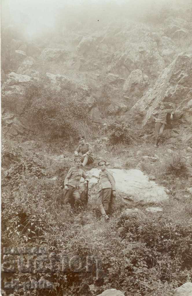Παλιά κάρτα - στρατιωτική - ομάδα στρατιωτών στο βουνό