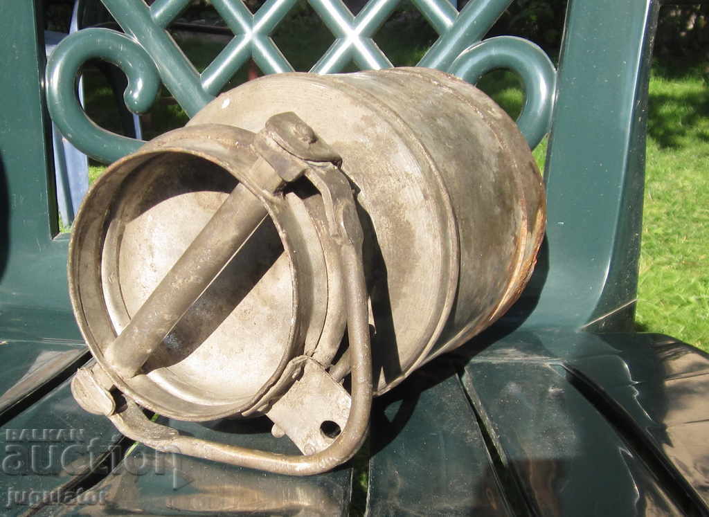 Delivery of a rare old antique metal tin tin for beer Delivery of a rare old antique metal tin tin for beer