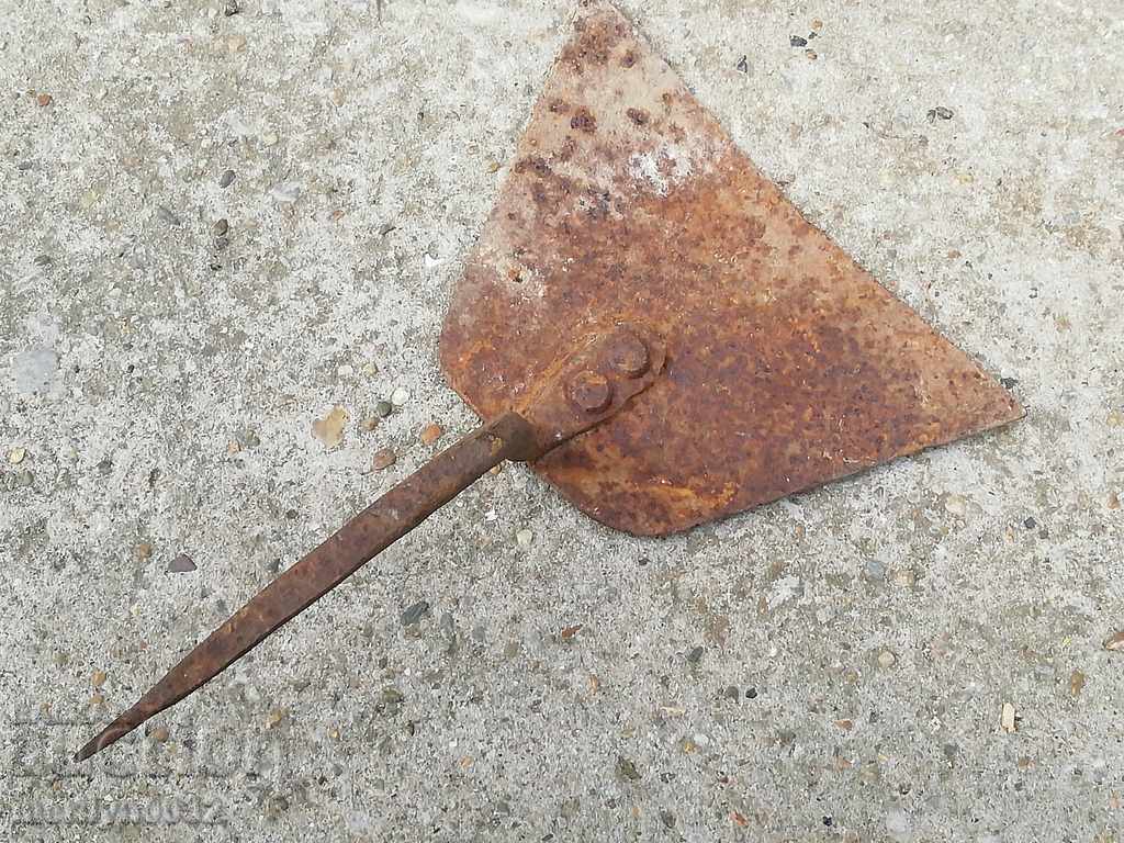 Delivery of Old mauve, scuffle, scuffle, wrought iron blade Delivery of Old mauve, scuffle, scuffle, wrought iron blade