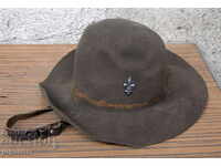 оригинална стара шапка с кокарда на бой скаут бойскаут