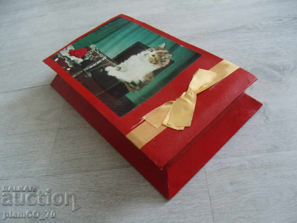 Auction No. 1356 old box of chocolates Auction No. 1356 old box of chocolates