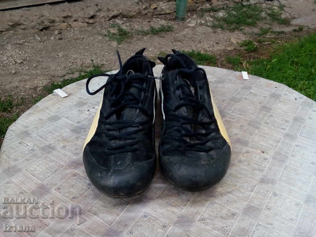 Old sneakers PUMA, PUMA with price 30.00 BGN | € 15.34 Old sneakers PUMA, PUMA with price 30.00 BGN | € 15.34