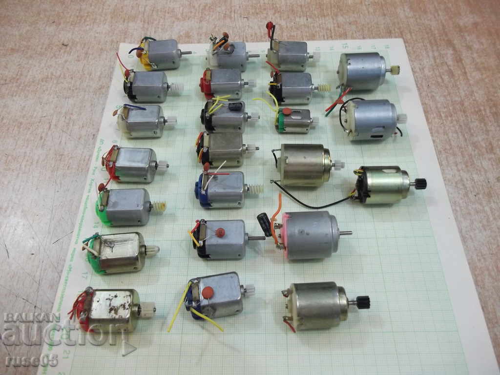 Lot of 23 pcs. microelectric motors with DC - 5
