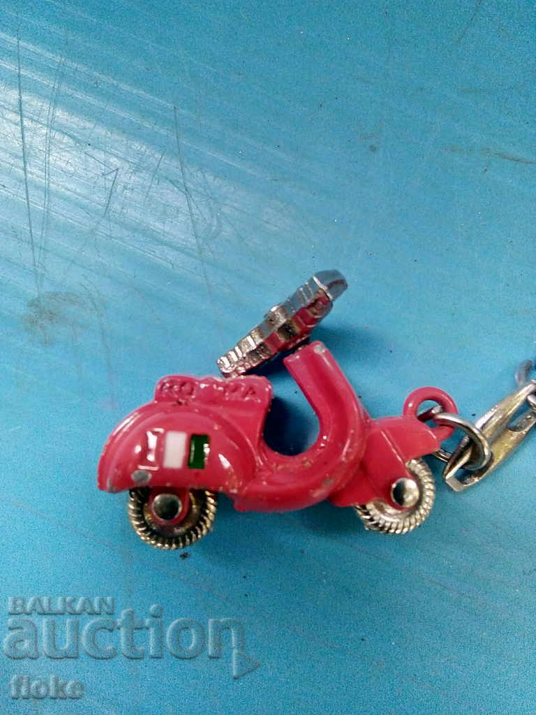 Auction  Keychain Vespa-metal