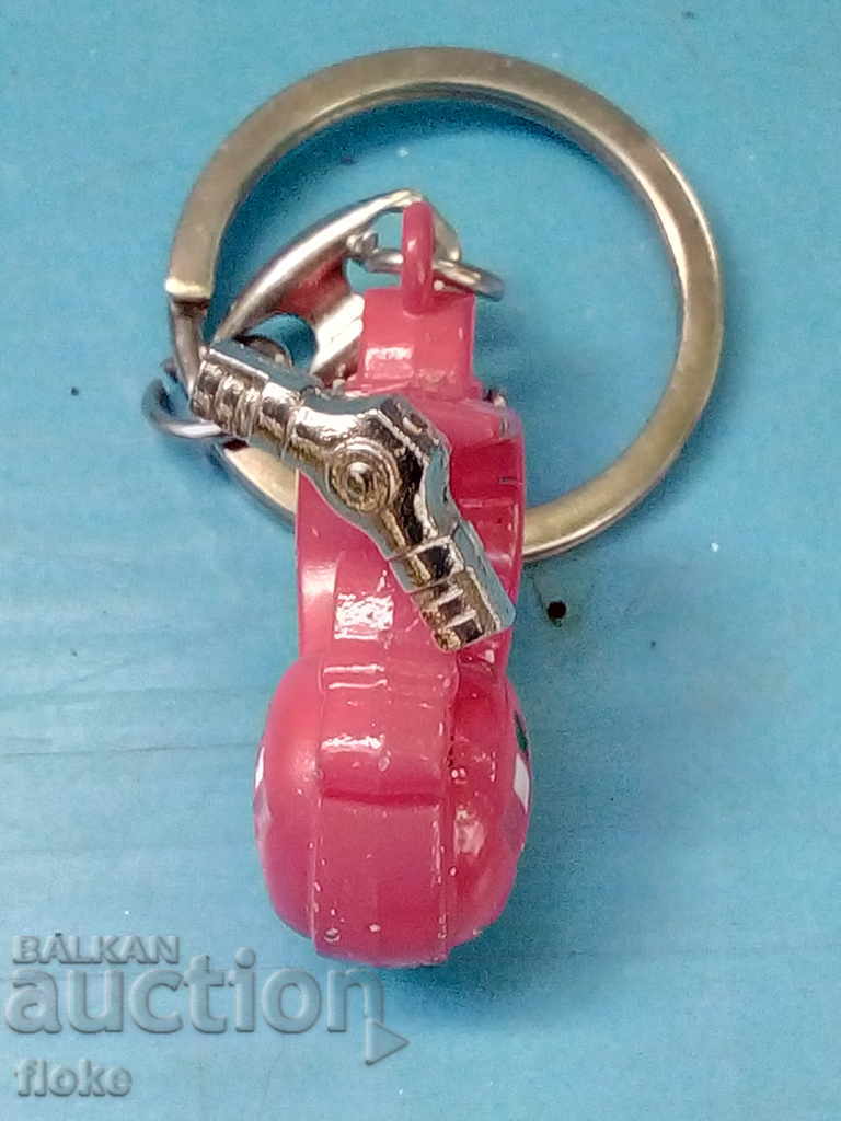 Delivery of Keychain Vespa-metal