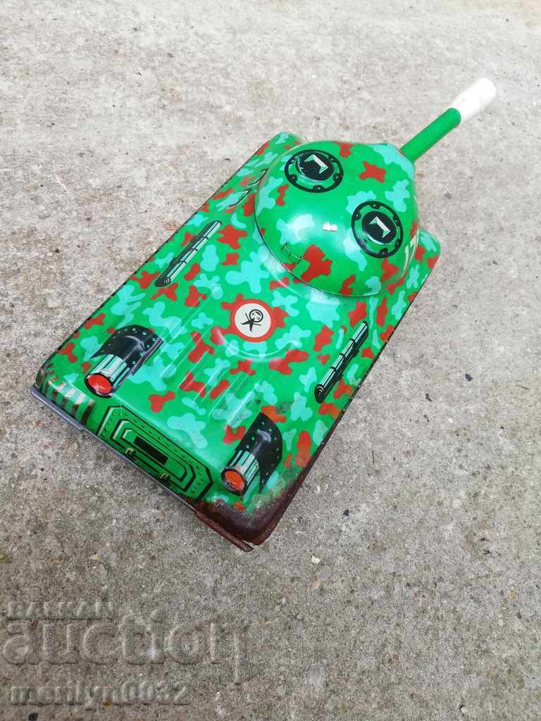 Jucărie tanc din tablă pentru copii, URSS cu preț 48.00 BGN | € 24.54 Jucărie tanc din tablă pentru copii, URSS cu preț 48.00 BGN | € 24.54