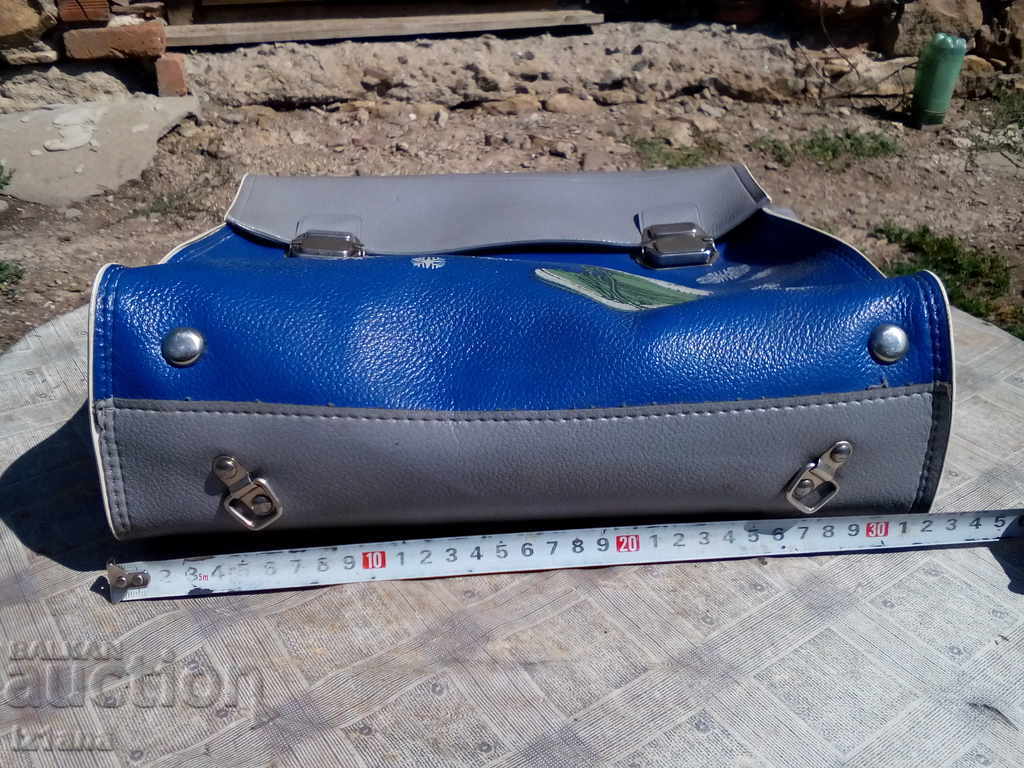 Auction Old school bag Auction Old school bag