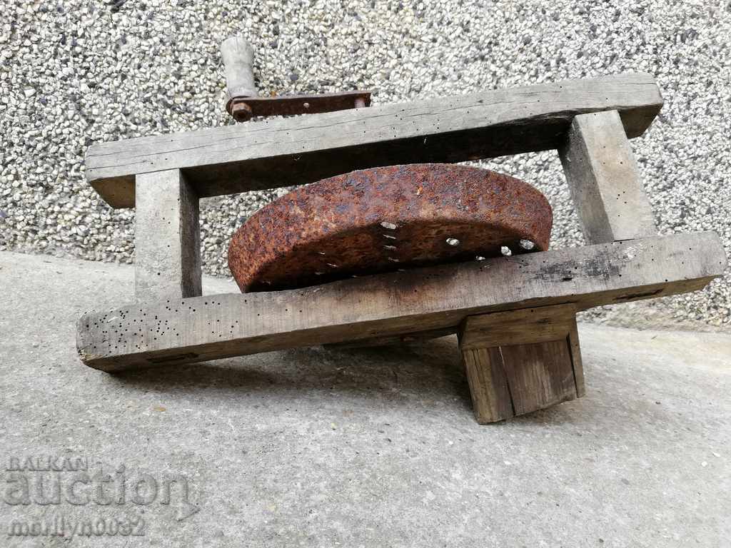 Primitive grater for fruits and vegetables with price 89.00 BGN | € 45.50 Primitive grater for fruits and vegetables with price 89.00 BGN | € 45.50