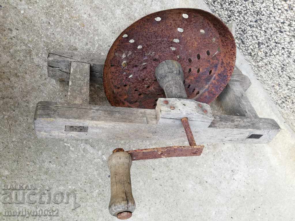 Delivery of Primitive grater for fruits and vegetables Delivery of Primitive grater for fruits and vegetables