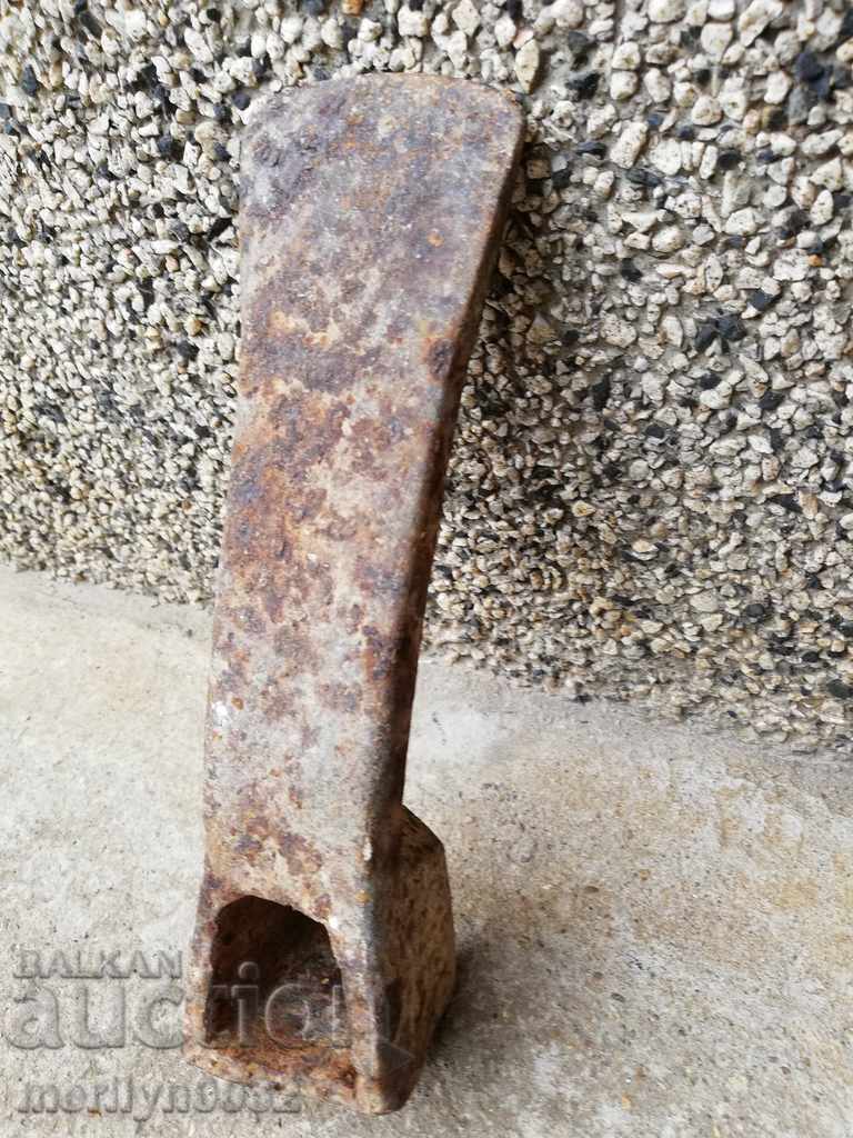 Old forged turntable, wrought iron, picking, tool, top with price 38.00 BGN | € 19.43 Old forged turntable, wrought iron, picking, tool, top with price 38.00 BGN | € 19.43