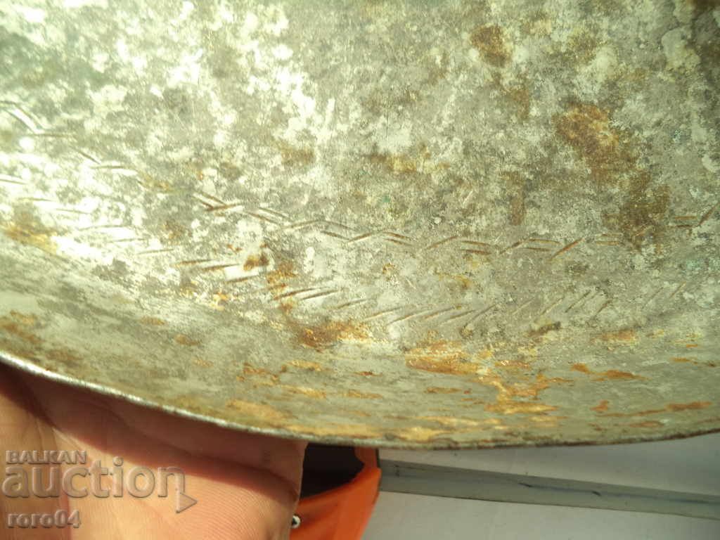 Auction  LARGE SAMOKOV COPPER PANEL FOR PIE WITH HINGES