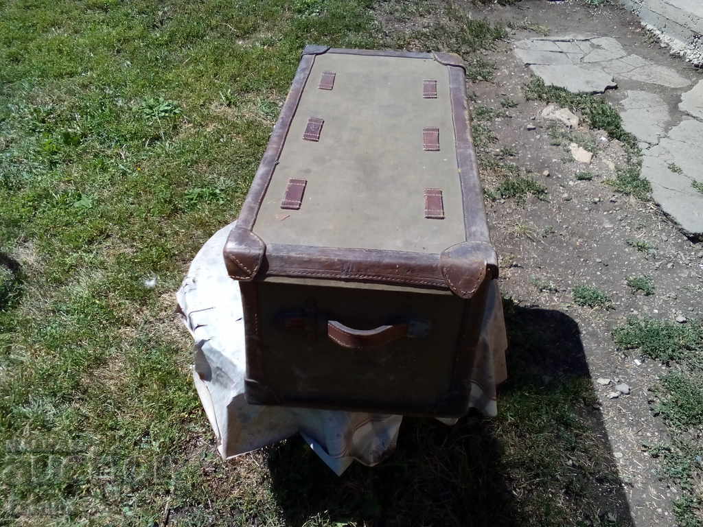An old military box with price 160.00 BGN | € 81.81 An old military box with price 160.00 BGN | € 81.81
