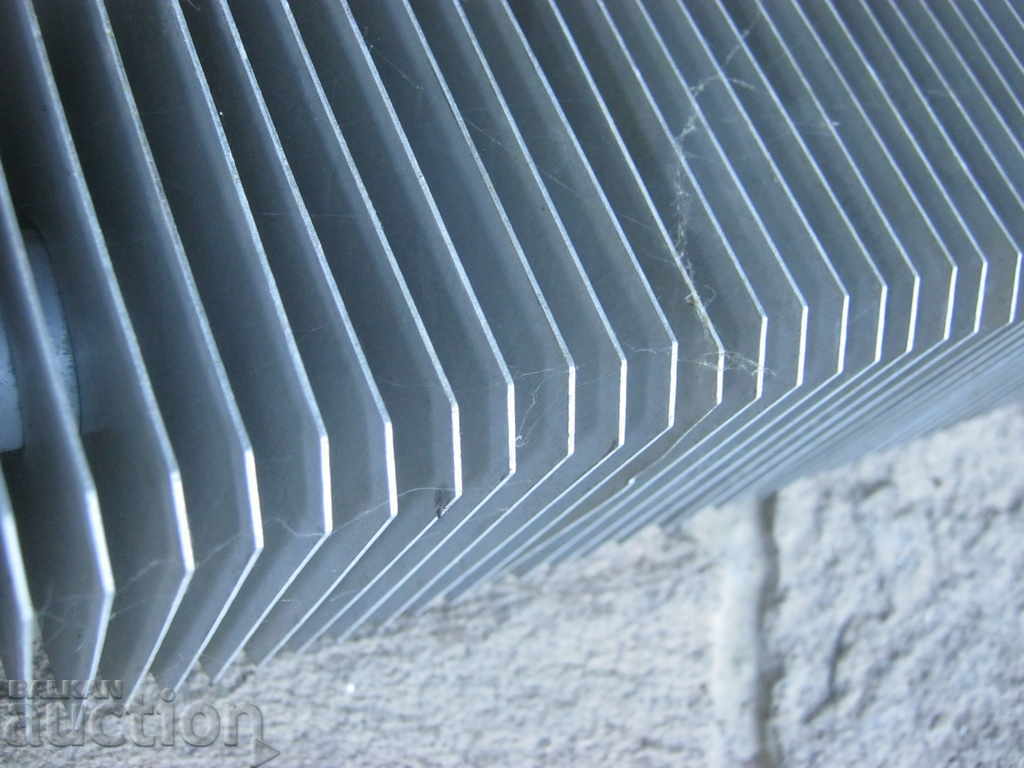 Livrarea Radiator. încălzire cu abur