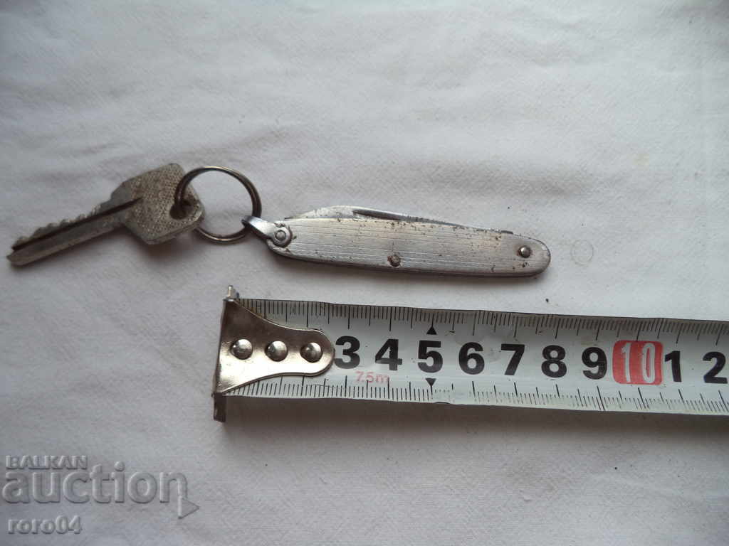 AN OLD BUTTER WITH LADDER KEY - 5