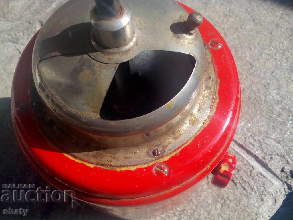 Δημοπρασία Μεγάλο παλιό μύλο. Καφετιέρα. Δημοπρασία Μεγάλο παλιό μύλο. Καφετιέρα.