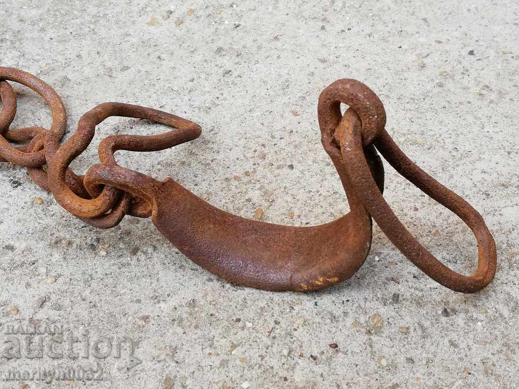 Auction Hand forged buckles, shackles, chain, wrought iron Auction Hand forged buckles, shackles, chain, wrought iron