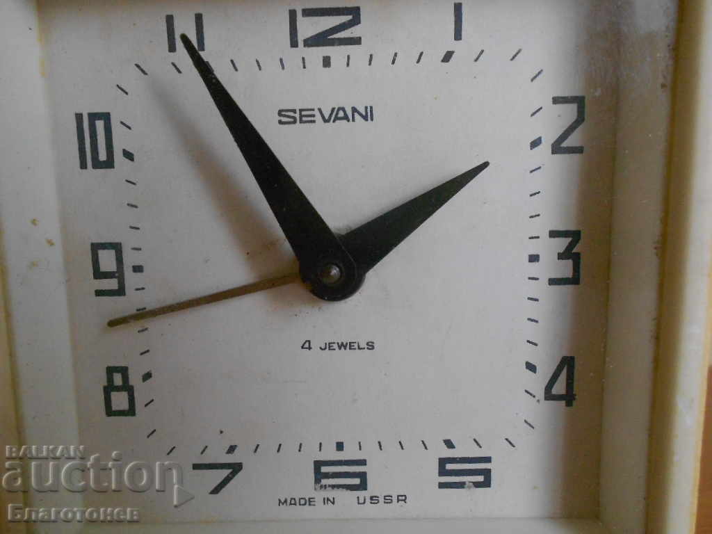 ceas cu alarmă vechi cu preț 15.00 BGN | € 7.67 ceas cu alarmă vechi cu preț 15.00 BGN | € 7.67