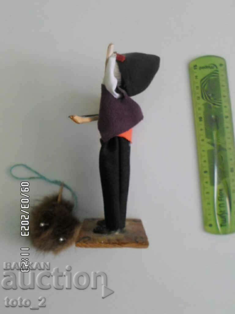 OLD HANDMADE SOUVENIR "MAN WITH A CUDDLE" with price 0.01 BGN | € 0.01 OLD HANDMADE SOUVENIR "MAN WITH A CUDDLE" with price 0.01 BGN | € 0.01
