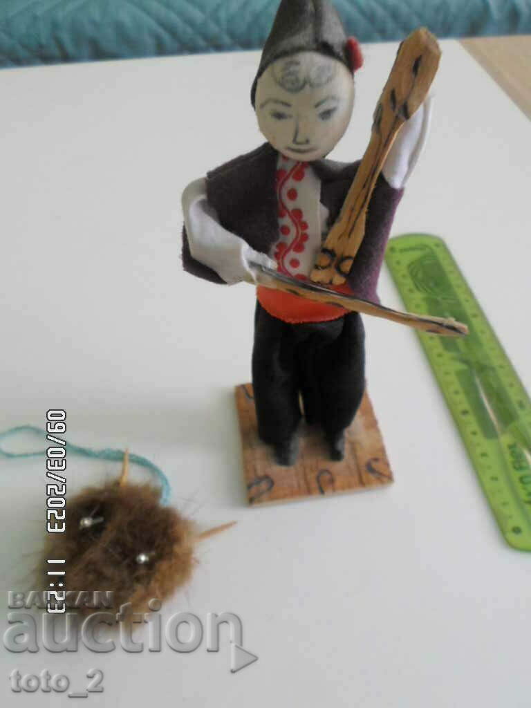 OLD HANDMADE SOUVENIR "MAN WITH A CUDDLE" OLD HANDMADE SOUVENIR "MAN WITH A CUDDLE"