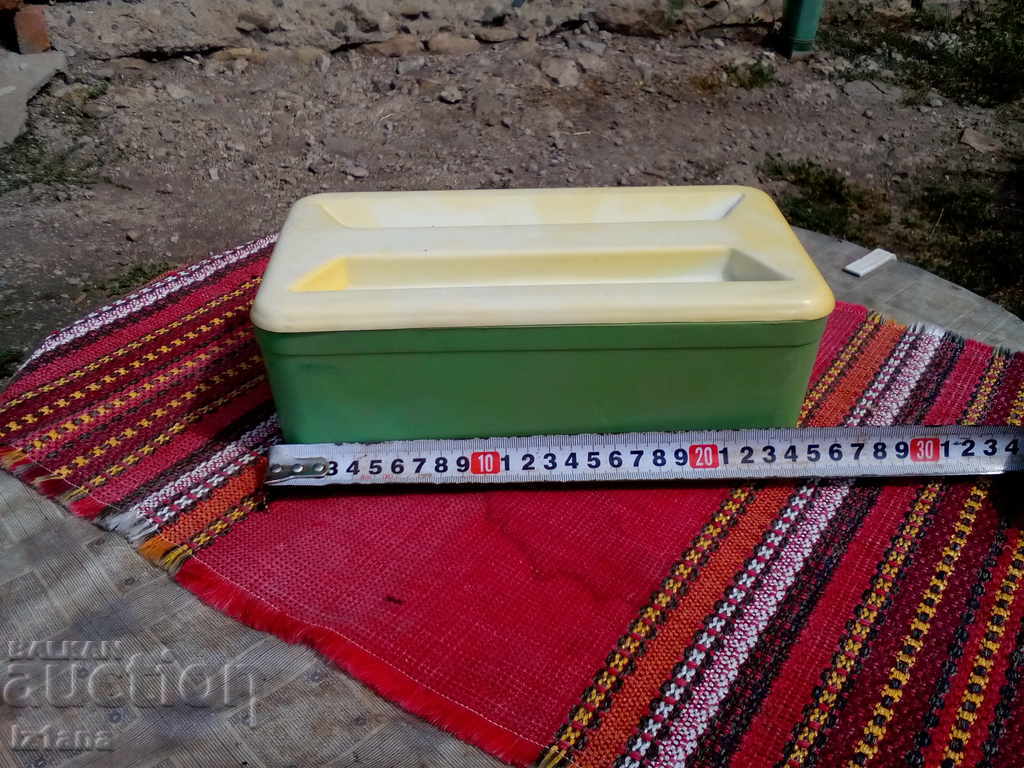 Auction An old food box Auction An old food box