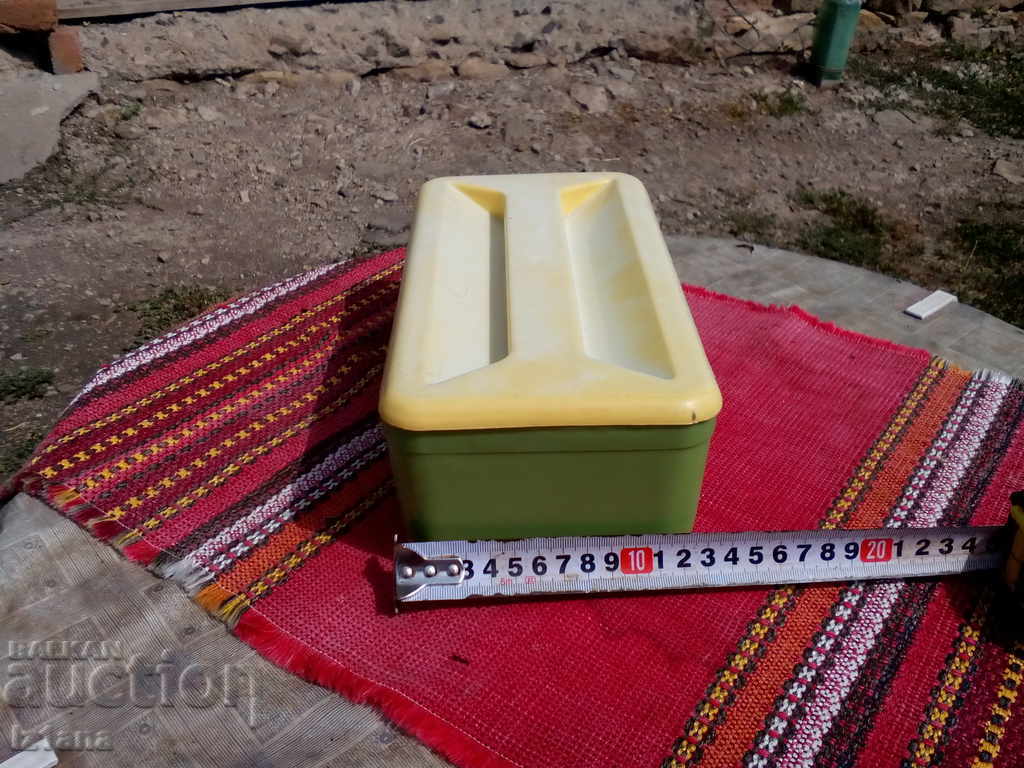 Delivery of An old food box Delivery of An old food box