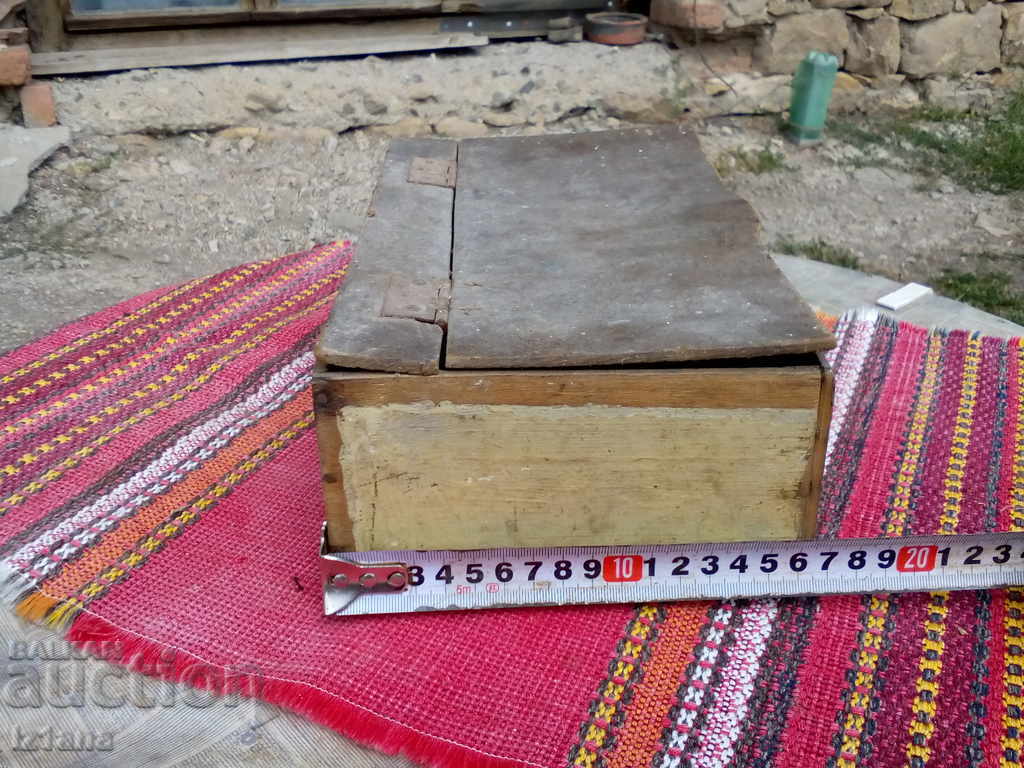 Auction Old wooden box Auction Old wooden box