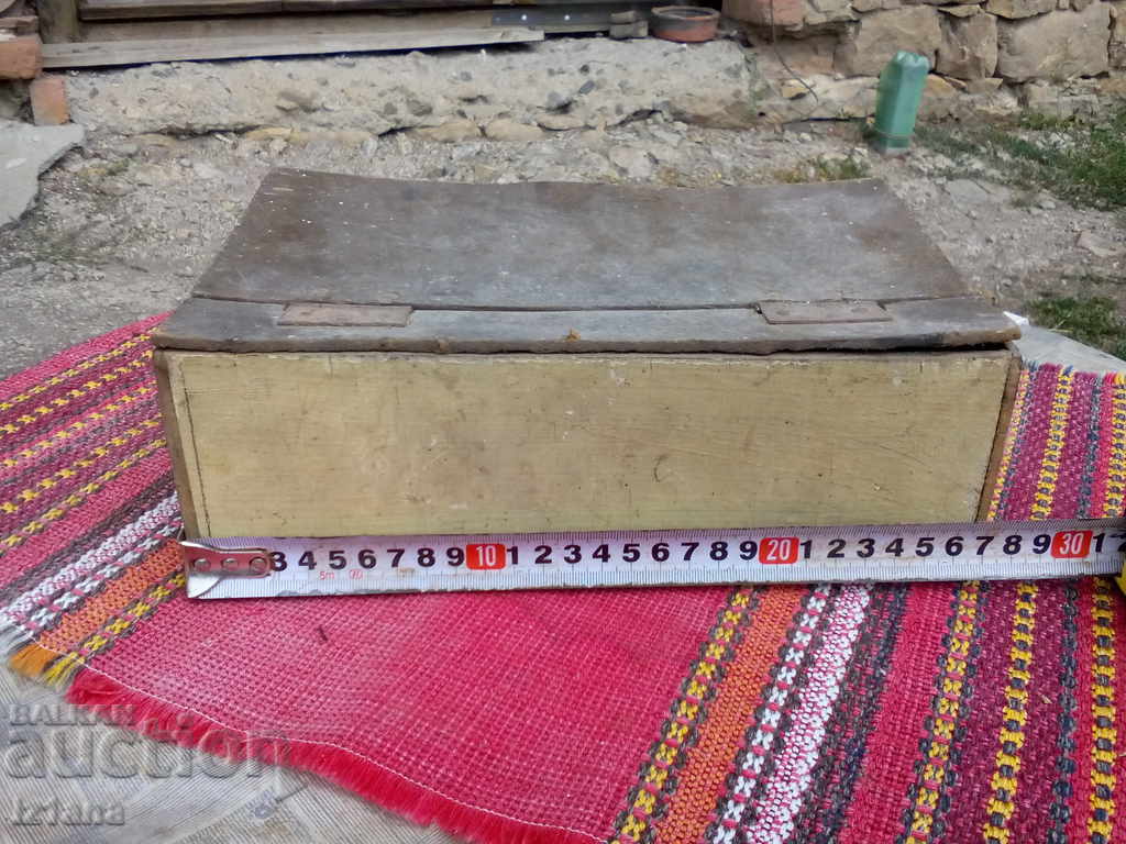 Delivery of Old wooden box Delivery of Old wooden box