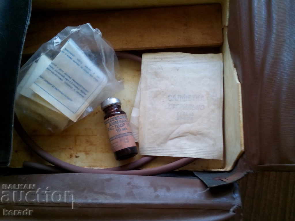 First aid kit from the 70s with price 10.00 BGN | € 5.11 First aid kit from the 70s with price 10.00 BGN | € 5.11