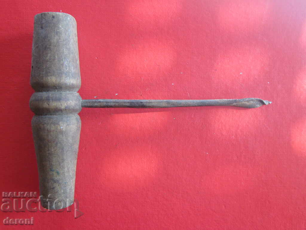 Παλιά τρυπάνι διάτρησης εργαλείων διάτρησης με τιμή 5.00 BGN | € 2.56