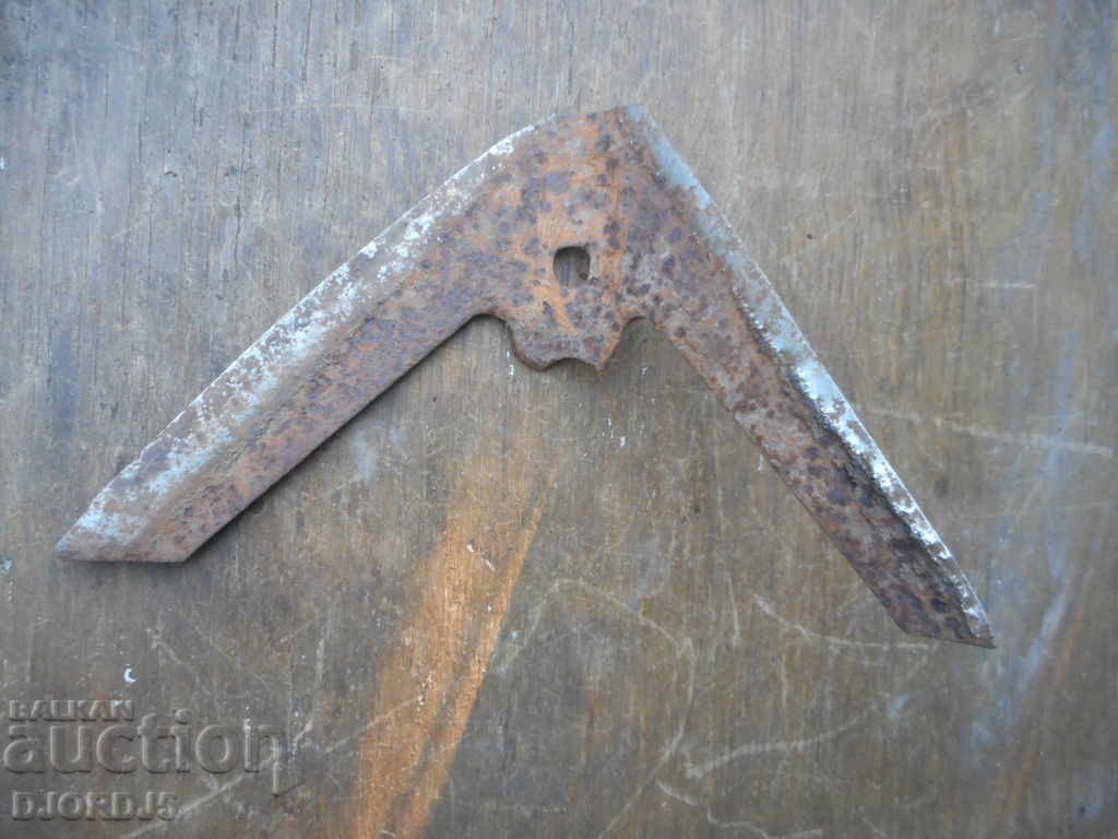 Vechiul rack cu preț 3.00 BGN | € 1.53