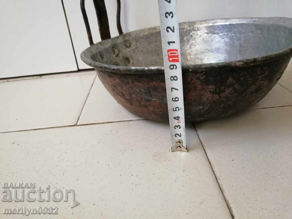 An old copper pan, a baker, a tray, a copper pot, a household pot - 6 An old copper pan, a baker, a tray, a copper pot, a household pot - 6