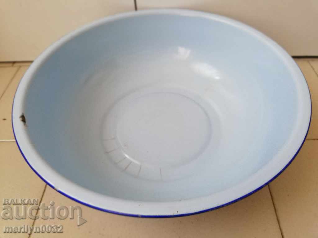 Enameled basin, bowl, enamel bowl with price 39.00 BGN | € 19.94