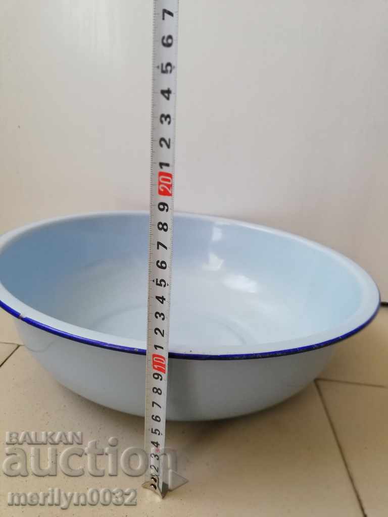 Auction  Enameled basin, bowl, enamel bowl
