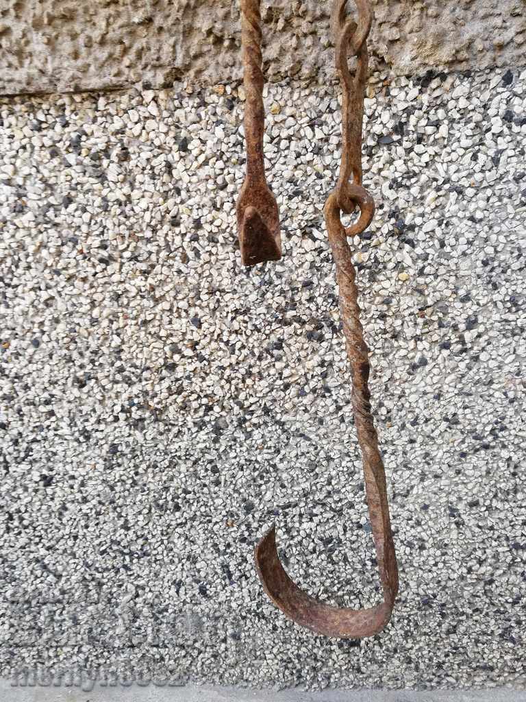Delivery of Old wrought iron chain with hook, hearth chain hook chain Delivery of Old wrought iron chain with hook, hearth chain hook chain