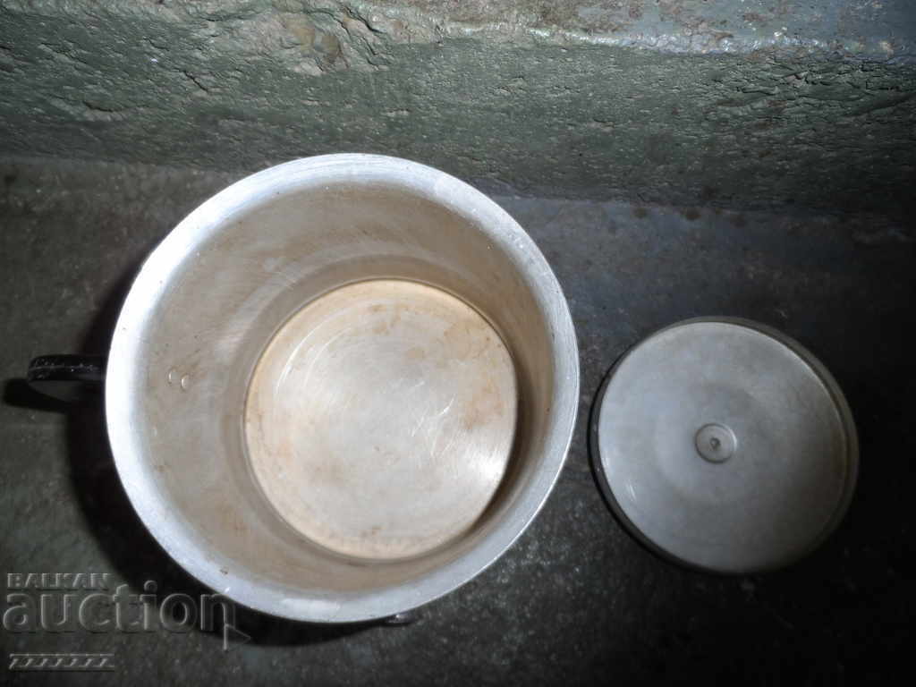 Auction old aluminum pot Auction old aluminum pot