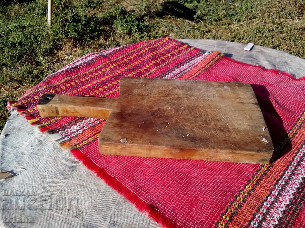 Auction An old cutting board Auction An old cutting board