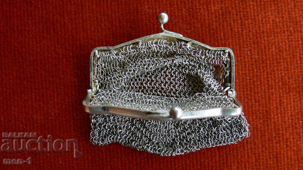 Delivery of WOMEN'S OLD SILVER PURSE