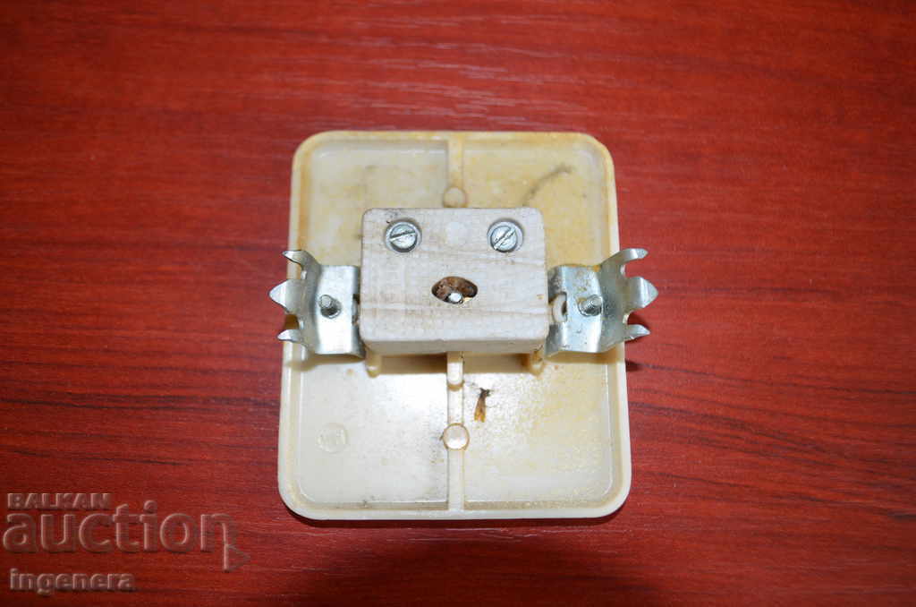 Electrical outlet, old-bakelite and ceramic with price 4.00 BGN | € 2.05 Electrical outlet, old-bakelite and ceramic with price 4.00 BGN | € 2.05
