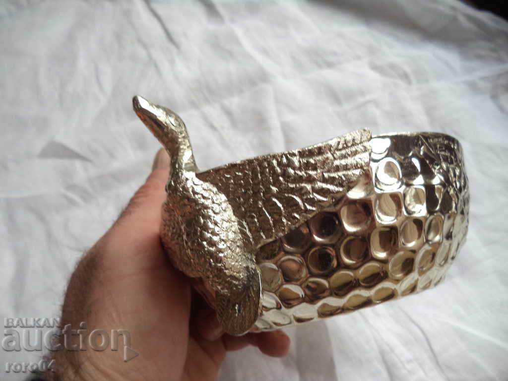 Auction TANEEZ PAKISTAN - BEAUTIFUL STAR PAKISTAN COURT WITH BIRDS Auction TANEEZ PAKISTAN - BEAUTIFUL STAR PAKISTAN COURT WITH BIRDS