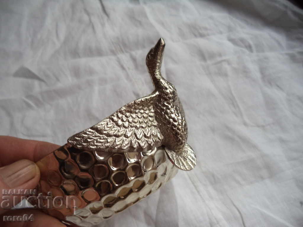 Delivery of TANEEZ PAKISTAN - BEAUTIFUL STAR PAKISTAN COURT WITH BIRDS Delivery of TANEEZ PAKISTAN - BEAUTIFUL STAR PAKISTAN COURT WITH BIRDS