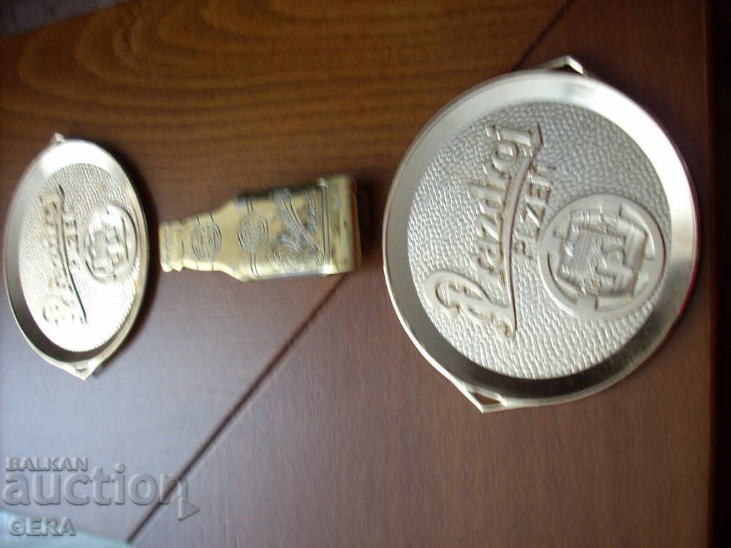 Delivery of pads and opener Delivery of pads and opener