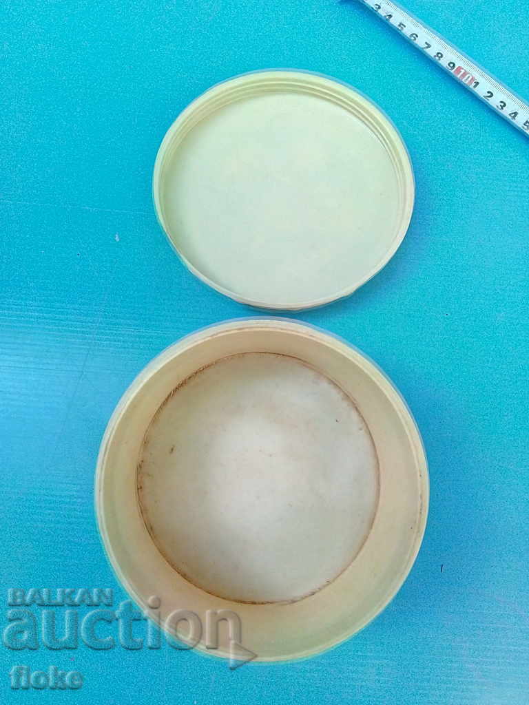 Пластмасова кутия-стара - 5