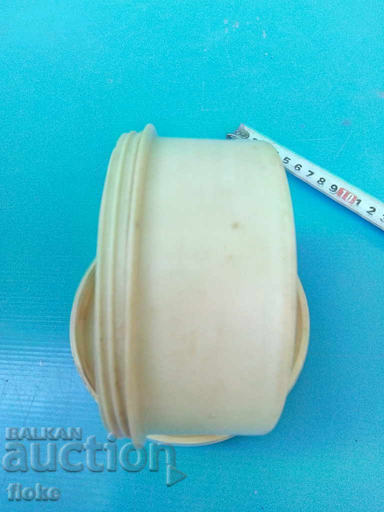 Пластмасова кутия-стара - 6